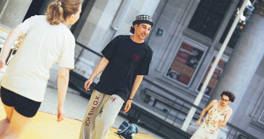 Public Moves: HipHop Tanz – All Abilities with Attila Zanin