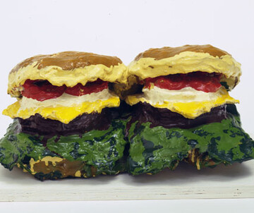 Claes Oldenburg, Two cheeseburgers, Foto: mumok Mittagsführung - Was auf den Tisch kommt