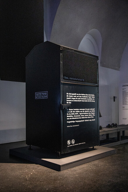 Yoshinori Niwa: Withdrawing Adolf Hitler from a Private Space