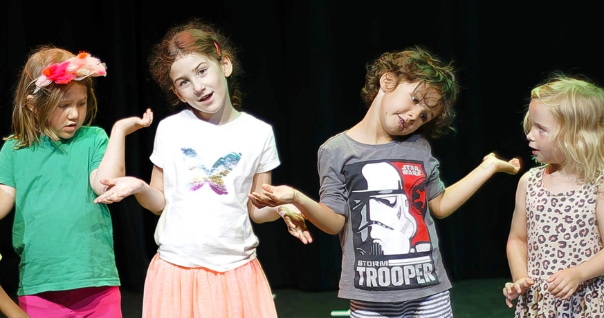 AUFRUHR IM ZAUBERWALD