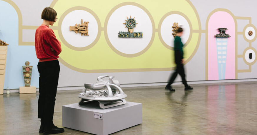 Ausstellungsansicht: Darker, Lighter, Puffy, Flat, mit Arbeiten von Bruno Gironcoli und Rafał Zajko, Kunsthalle Wien 2023, Foto: Apollonia T. Bitzan Tour: Old masters meet contemporary art