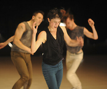 (c) Janina Audick; Chris Van der Burght MEG STUART/ DAMAGED GOODS (USA/B): VIOLET