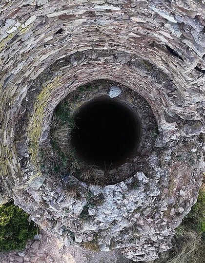 Claudia Pagès Rabal: Feudal Holes