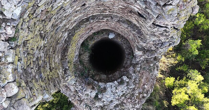 Claudia Pagès Rabal: Feudal Holes