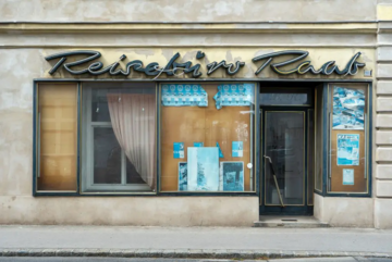 Verlassenes Geschäftslokal "Reisebüro Raab" © Foto: Georg Scherer / wienschauen.at Verlassenes Geschäftslokal "Reisebüro Raab" © Foto: Georg Scherer / wienschauen.at