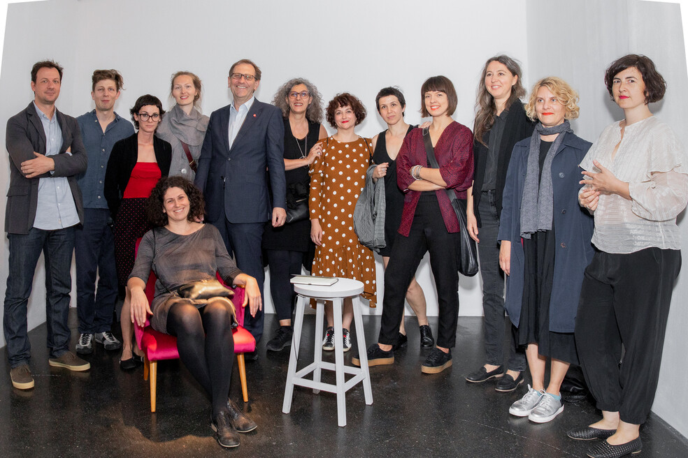 Teilnehmende Künstler_innen mit MQ Direktor Christian Strasser, Kuratorin Anamarija Batista und künstlerischer Leiterin Elisabeth Hajek