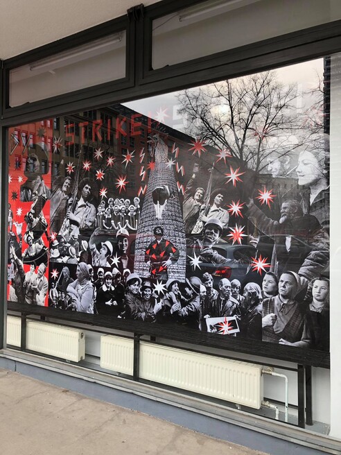 Everybody strike! at KVOST window display. Berlin, 2021