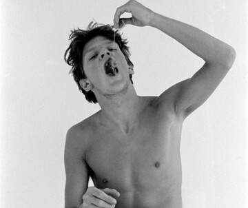 Jan Fabre, Tea-hangover (1980) Black & white photo print, 25 × 16 cm © Angelos bvba Photo: Marc Gubbels JAN FABRE STIGMATA