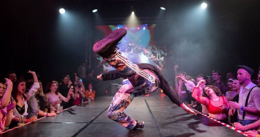 Public Moves: Virgin Vogue mit Plenvm Ninja