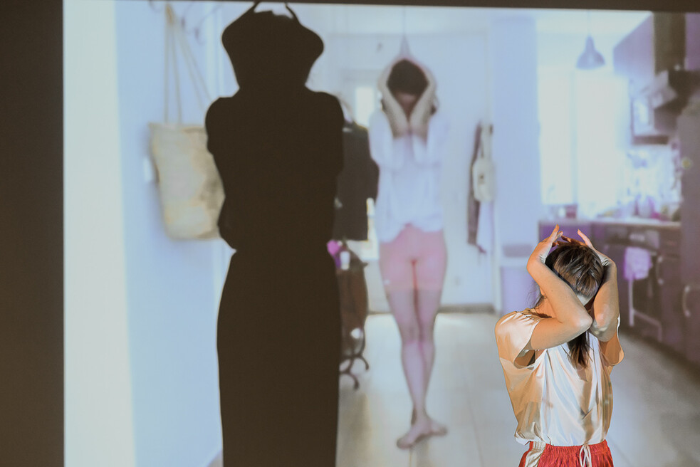 Performance "365 routines" von Nina Kurtela