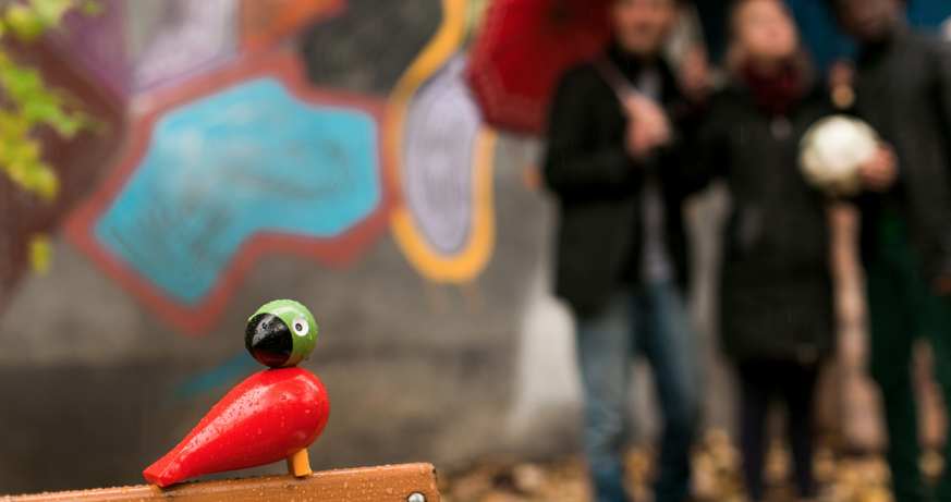 Ball, Baum, Taube
