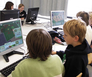 SUBOTRON electric MEETING : Medienpädagogische Praxisprojekte rund um digitale Spielwelten