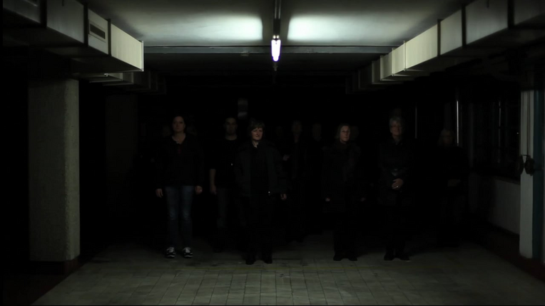 shaping democracy: Katharina Gruzei: Die ArbeiterInnen verlassen die Fabrik (workers leaving the factory (again))