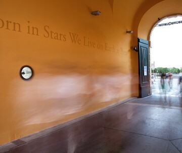 Meteoritenpassage im quartier21/MQ (c) Pilo Pichler Meteoritenpassage: Born in Stars We Live on Earth as Poets