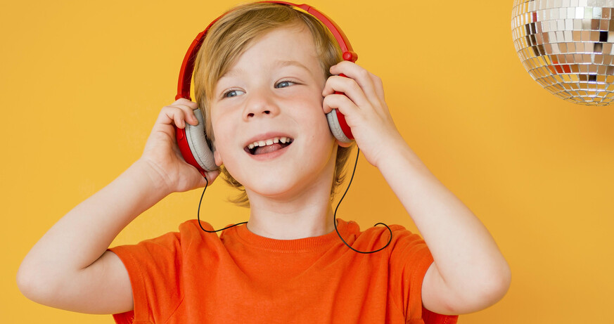 @ freepik Tanzt mit in der WIENXTRA-Kinderdisco
