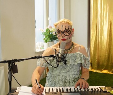 c) Ivo Dimchev Impulstanz 2017: IVO DIMCHEV & GUESTS - Avoiding deLIFEath