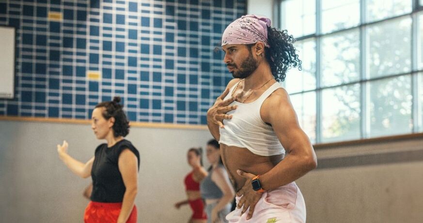 Public Moves: Vogue Out with Besos007