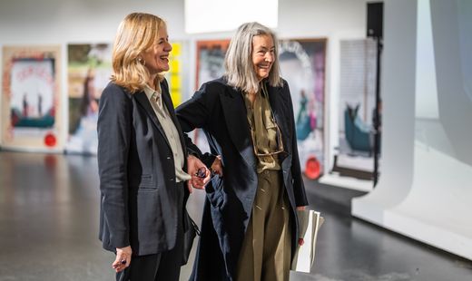 Elfie Semotan und MQ Direktorin Bettina Leidl bei der Präsentation Jubiläumskampagne Generation MQ