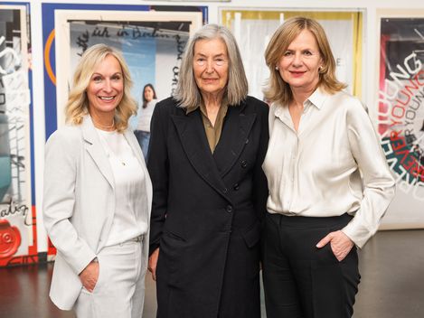 Heike Fischer, Geschäftsführerin KULTURFORMAT (li.), Elfie Semotan, Fotografin und Bettina Leidl, MQ Direktorin