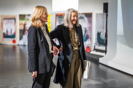 Elfie Semotan und MQ Direktorin Bettina Leidl bei der Präsentation Jubiläumskampagne Generation MQ