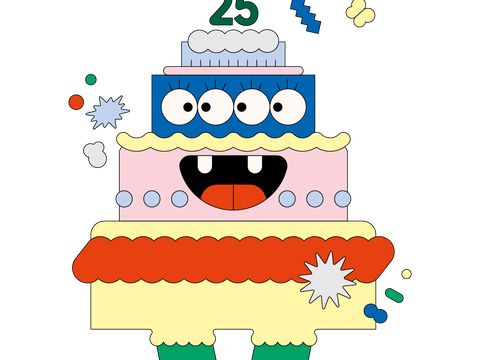 Bunte Cartoonfigur in Form einer mehrstöckigen Torte mit vier Augen, zwei Zähnen, grünen Stiefeln und der Zahl "25" als Kerzen auf dem Kopf.