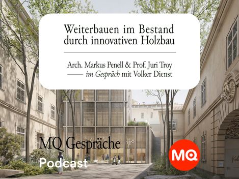 Innenhof mit modernem Holzbau zwischen historischen Gebäuden und Text zu einem Podcast über innovativen Holzbau im Bestand