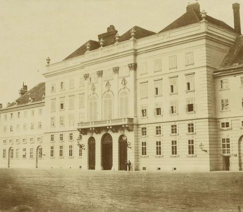 Haupteingang des MuseumsQuartier. Altes Foto aus 1854.