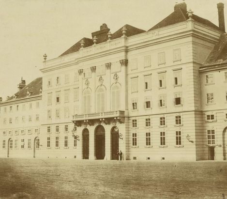 Haupteingang des MuseumsQuartier. Altes Foto aus 1854.