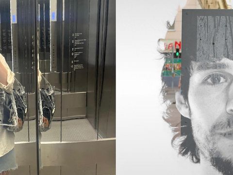 Person steht vor einem Spiegel in einem Aufzug und macht ein Selfie mit einem Smartphone. Eine weitere Person ist daneben portraitiert.