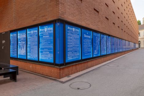 Die Kunsthalle Wien Vitrine ist von der Künstlerin Ramesch Daha gestaltet und zeigt Zeitungsartikel und Tagebucheinträge der Februarkämpfe in Wien 1934.
