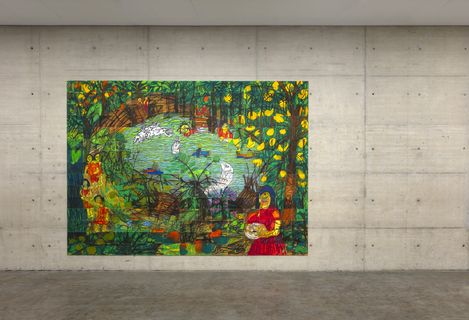 Ein großes Gemälde setzt sich wie ein Patchwork aus verschiedenen quadratischen Tafeln zusammen und zeigt eine grüne Landschaft mit Personen, Mangobäumen und einem See.
