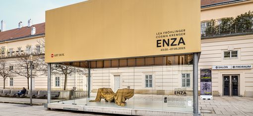 MQ Art Box in MuseumsQuartier Vienna featuring the installation “ENZA” by Lea Fröhlinger and Cosma Kremser, visible through the glass façade.