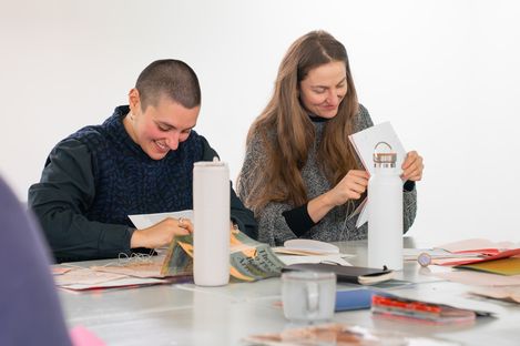Two people take part in an artist workshop at the Kunsthalle Wien Atelier binding books.