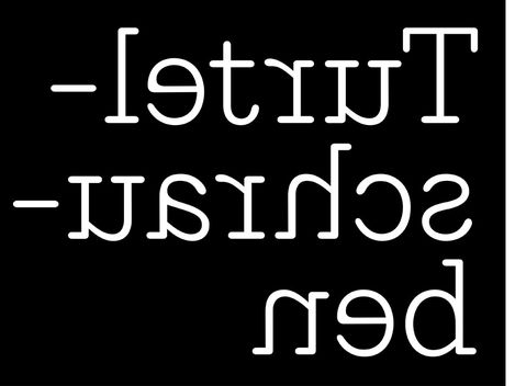 Schwarzes Rechteck mit spiegelverkehrtem, weißem Text.