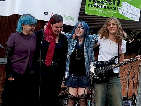 The photo shows the four musicians from MÆNIC PAN!C with their guitars and microphones.