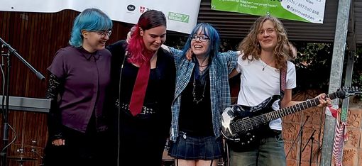 The photo shows the four musicians from MÆNIC PAN!C with their guitars and microphones.