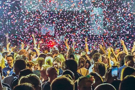 Disco party in Hall E with lots of dancing people and confetti rain